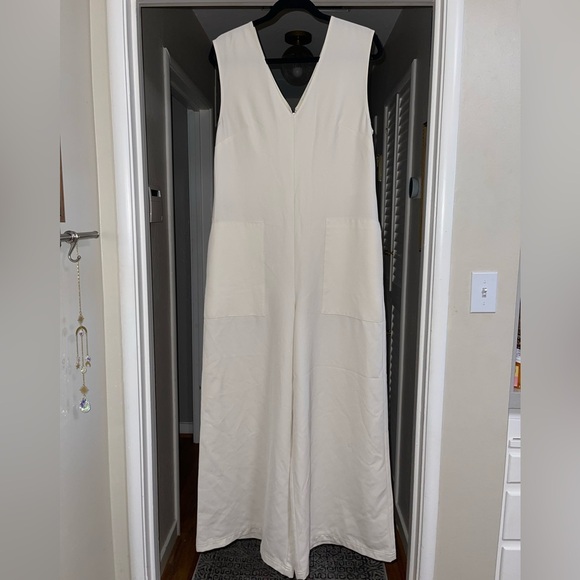 EUC Marina Moscone V-Neck Jumpsuit - Picture 6 of 9